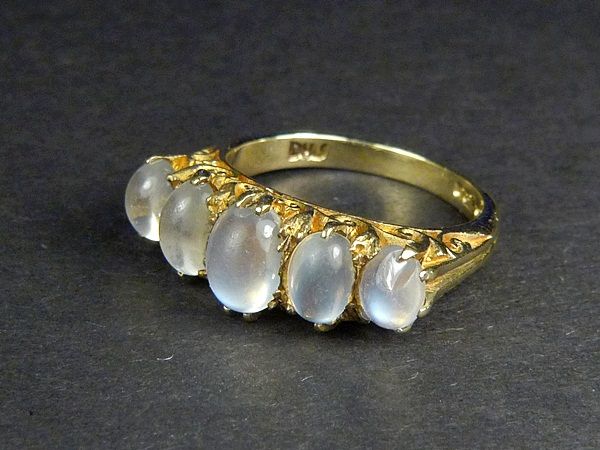 STUNNING VINTAGE ENGLISH SOLID 9K GOLD LARGE 5 STONE BRIGHT MOONSTONE 