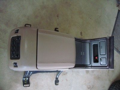   06 YUKON DENALI TAN COLOR CENTER CONSOLE W/SUB tahoe gm SIERRA DENALI