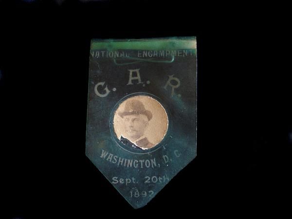 SOUVENIR BADGE FROM THE 1892 NATL ENCAMPMENT ~ CENTER 