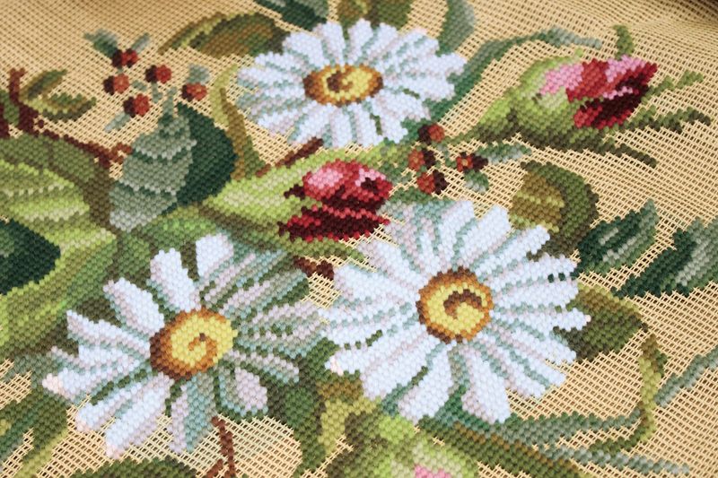 Vtg 27x27 PREWORKED Needlepoint Canvas Tapestry   Daisy Bouquet with 