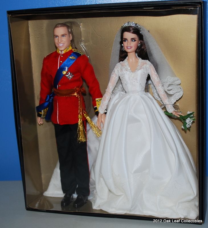 Prince William and Kate Middleton 2 doll Gift Set NRFB MINT  