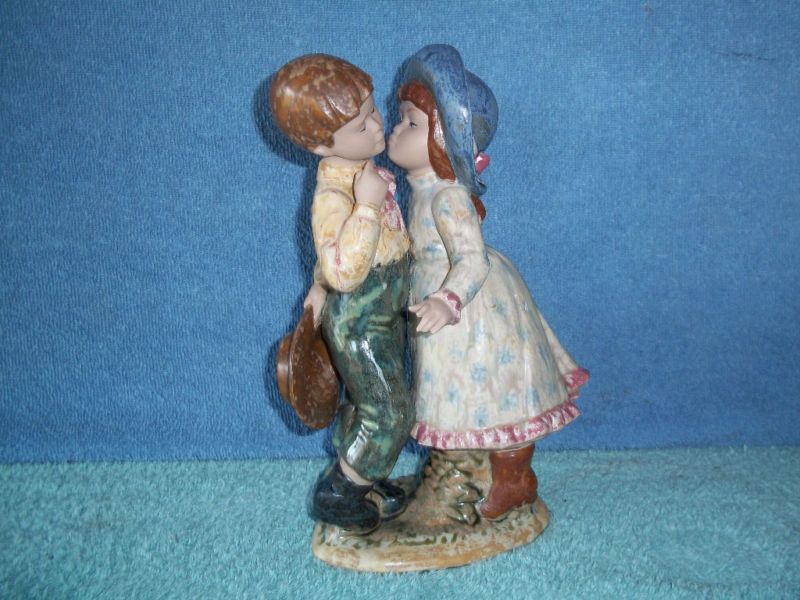 PAL PORCELANA ARTISTICA LEVANTINA FIGURINE RARE FIND   