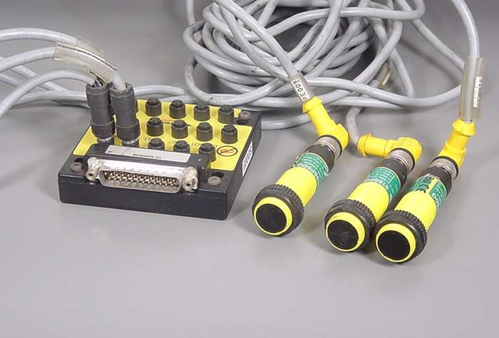   Optical Photoelectric Motion Proximity Sensors & Turck Junction Box