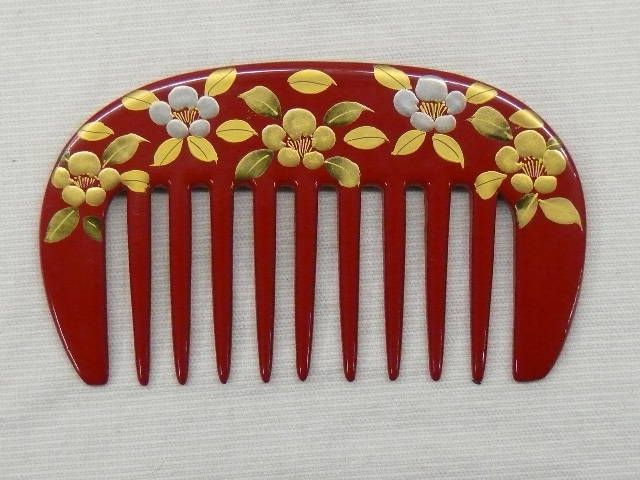 Red Ornamental Comb w/Gold Lacquered Camellia V528  