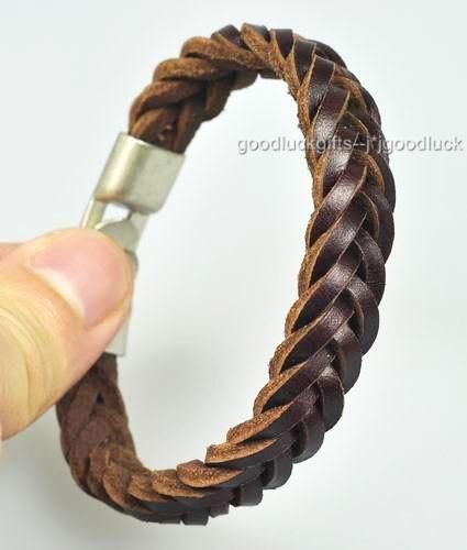   clasp colour brown leather as picture real item shooted size it is 7