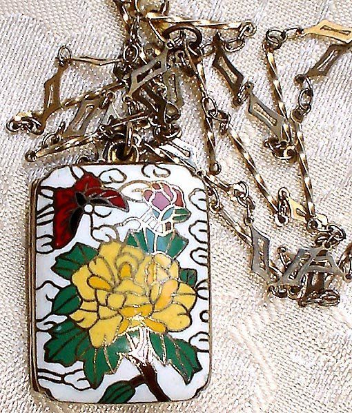 GORGEOUS VINTAGE CLOISONNE ENAMEL LOCKET PENDANT.  