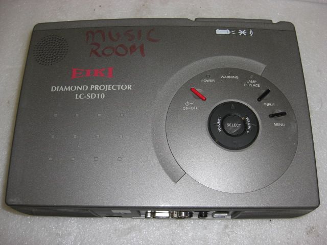 EIKI LC SD10 Diamond Projector FOR PARTS OR REPAIR  