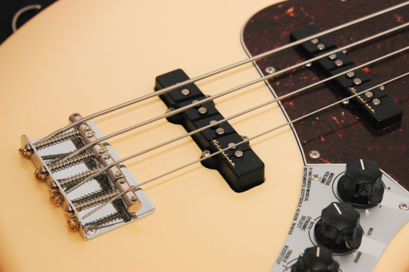 New Fender ® Active Jazz Bass, RW, Vintage White  