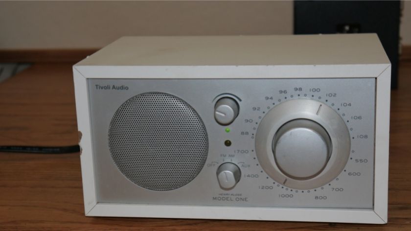 Tivoli Audio Henry Kloss Model One FM/AM Tabletop Radio White  