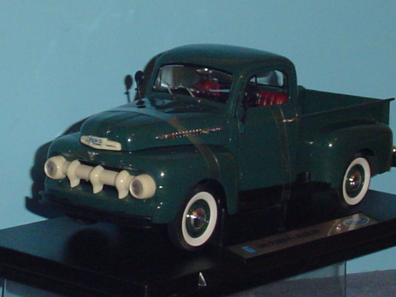 1951 FORD F 1 PICKUP 118 GREEN by WELLY  