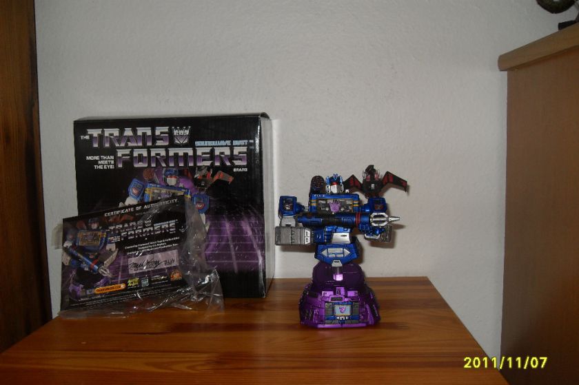 Soundwave Transformers mini bust from Diamond Select  