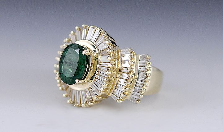 BRILLIANT 14K GOLD EMERALD & DIAMOND COCKTAIL RING  