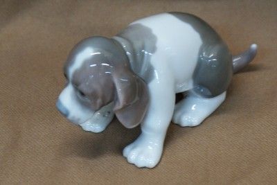 LLADRO SLEEPY BEAGLE DOG RETIRED FIGURINE # 1071  