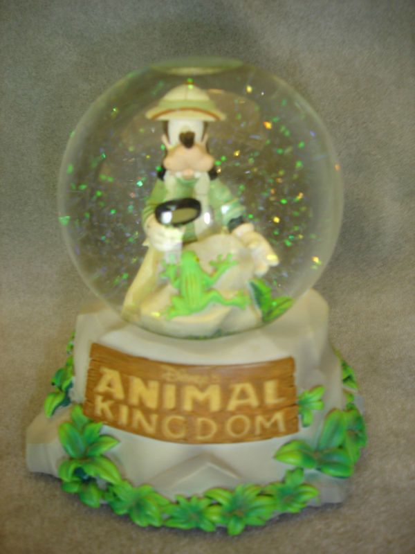 WALT DISNEY ANIMAL KINGDOM GOOFY with FROG SNOW GLOBE  