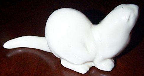 Metlox Miniatures MATTE WHITE Otter Figurine RARE  