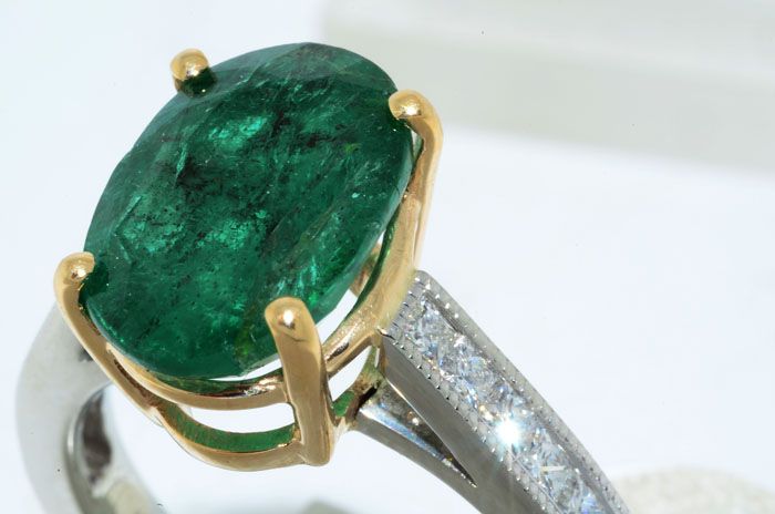 12000 5.03CT OVAL CUT EMERALD & DIAMOND RING VVS SIZE 7.75  