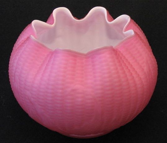 Fenton satin pink overlay MAIZE art glass rose bowl,7d  