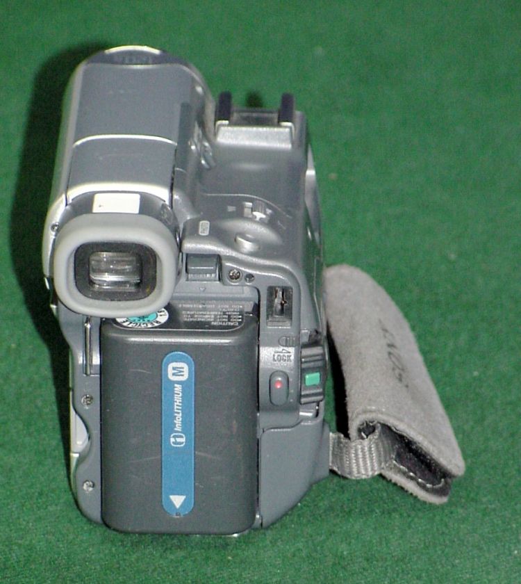 Sony Handycam DCR TRV33 Digital Camcorder Mini DV Zeiss  