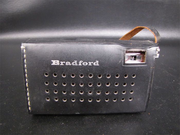 Vintage Bradford 12 Transistor Radio With Leather Case  